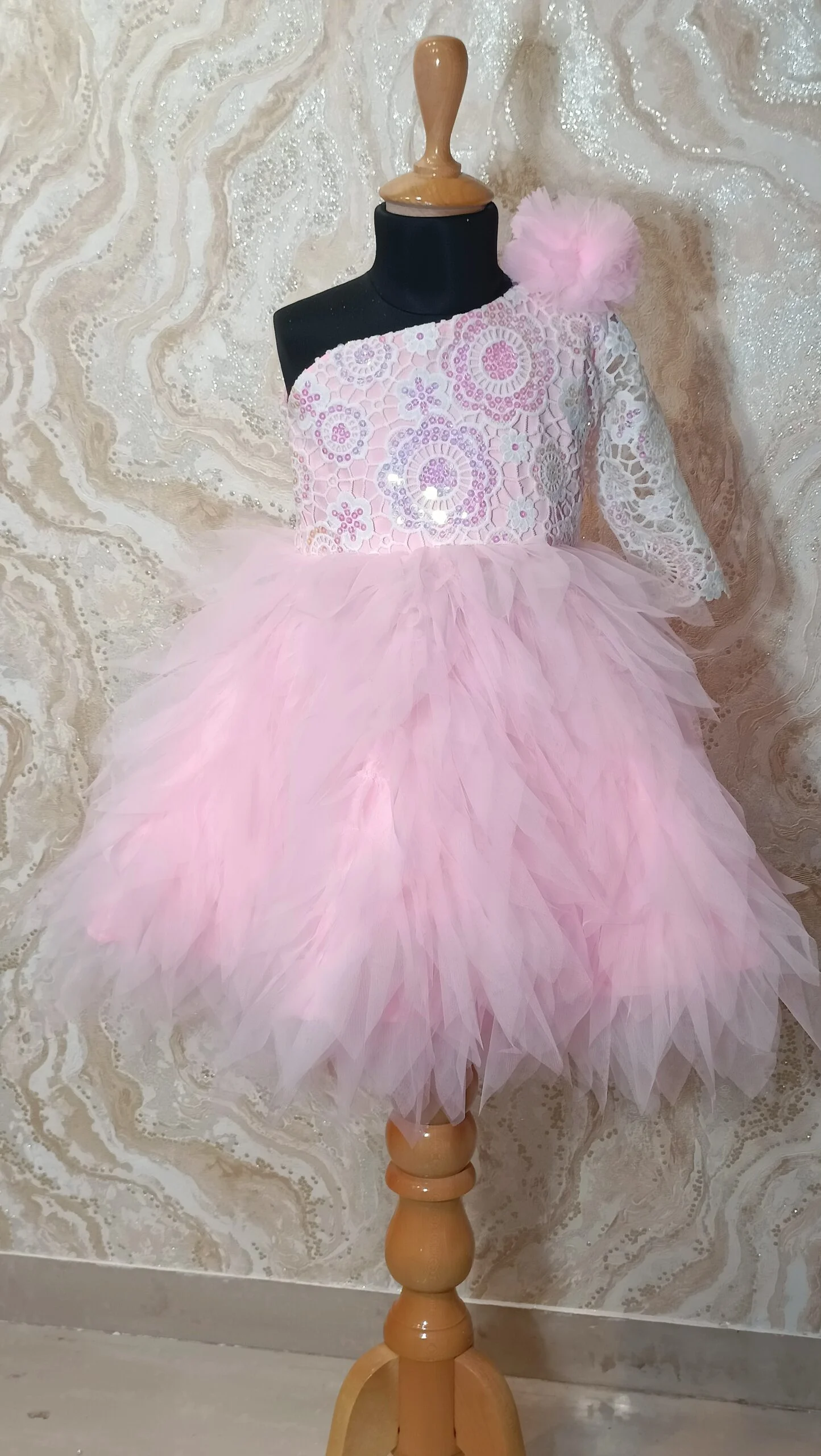 Elegant black costume