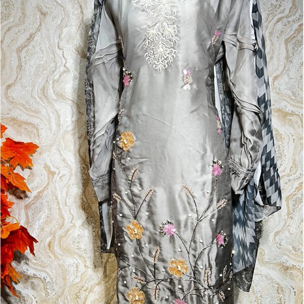 Elegant Embroidered Pant Kameez